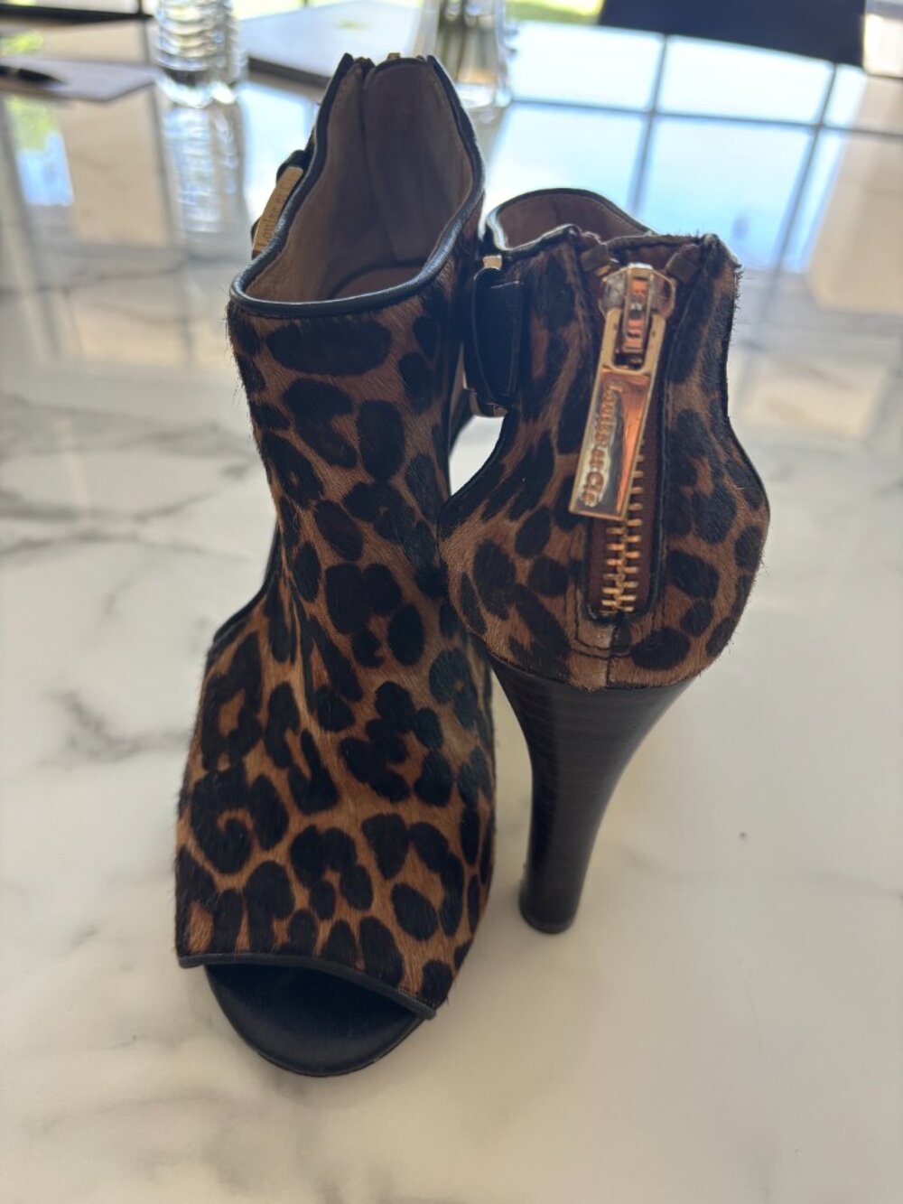 Louise et Cie Leopard Calf Hair Peep Toe Cage Bootie Size 6 Gold Hardware - Picture 4 of 7